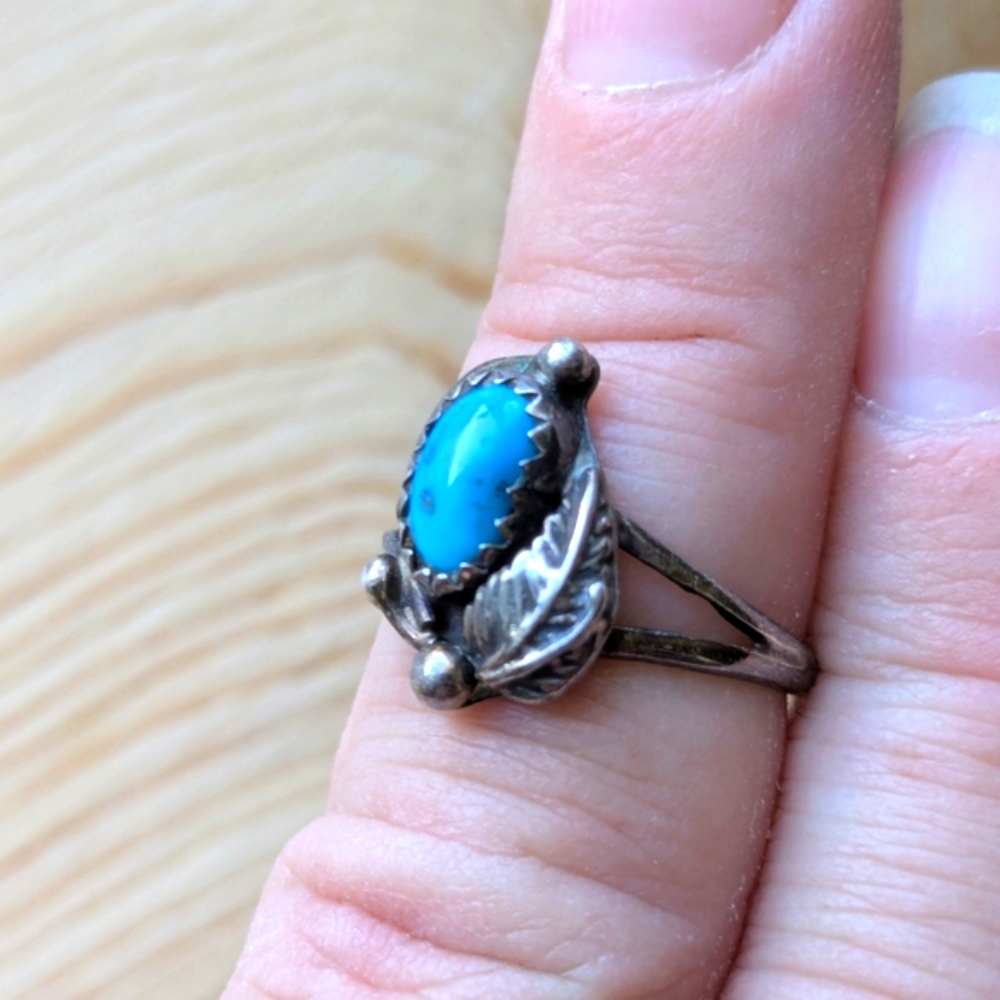 Vintage Turquoise Stamped Sterling Silver Ring Delicate Leaf Ring 6